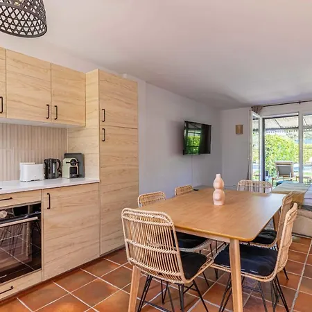Splendid Flat In The Centre Of - Parkingpool - 2br6p